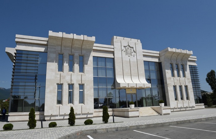 In Gabala neues Verwaltungsgebäude der Bezirksorganisation der Partei Neues Aserbaidschan eröffnet